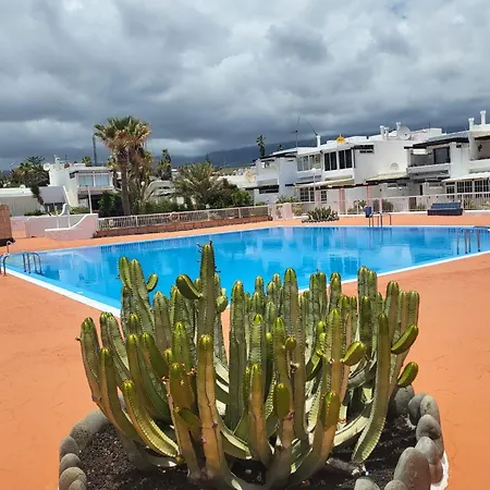 Modernes Studio-apartment Mit Pool & Meerblick Apartamento