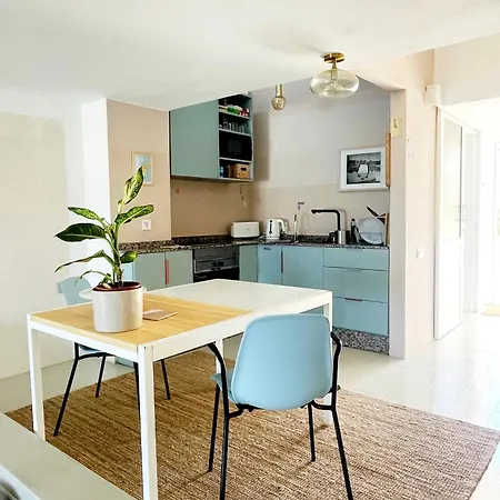 Modernes Studio-apartment Mit Pool & Meerblick *